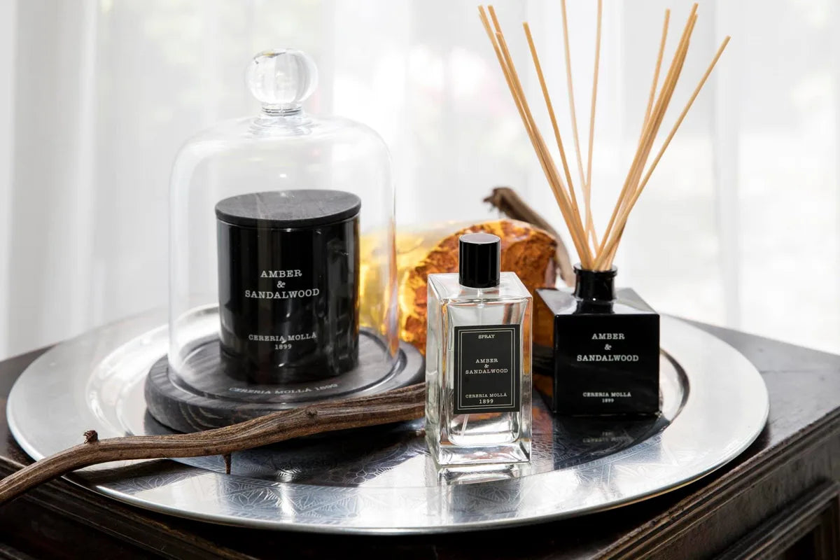 CERERIA MOLLA Świeca Premium 230gr. Amber and Sandalwood