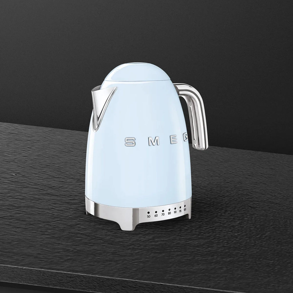 Czajnik z regulacją temperatury Smeg KLF04PBEU Pastelowy błękit 50's Style