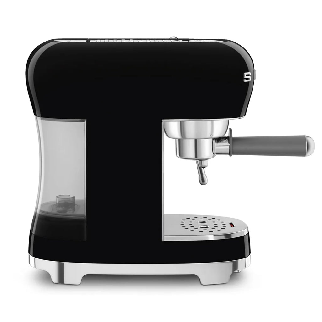 Kolbowy ekspres do kawy Smeg ECF02BLEU Czarny 50's Style