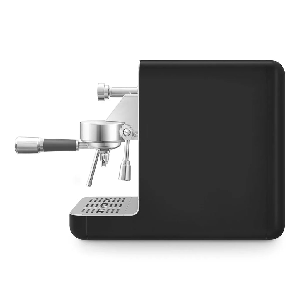 Kolbowy ekspres do kawy Minipro Smeg EMC02BLMEU Czarny Collezione